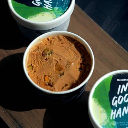 In Good Hands (Cup 85g)