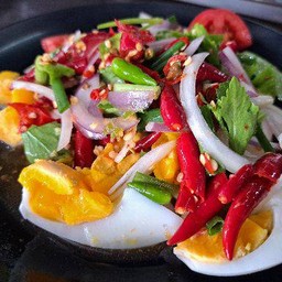 ยำไข่ต้ม