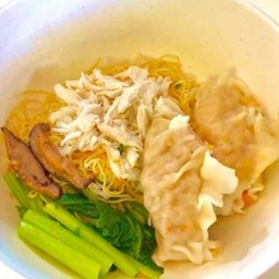 บะหมี่เกี๊ยวกุ้ง ปู เห็ดหอม