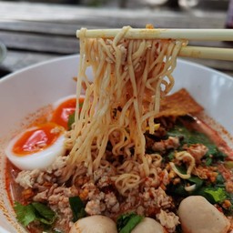 ก๋วยเตี๋ยวไข่หมูสับ