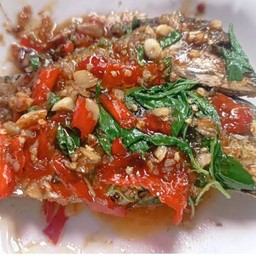 ปลาทูทอดราดพริก