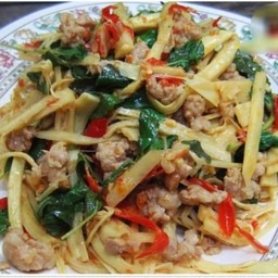 ผัดหน่อไม้สด