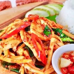 ผัดพริกแกงหมูใส่หน่อไม้