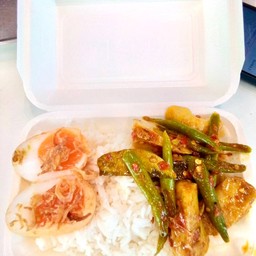 ข้าวราด1อย่างกับไข่ลูกเขย