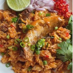 ข้าวผัดปลากะป๋อง