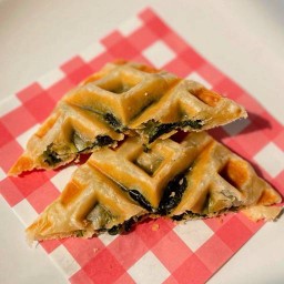 ครอฟเฟิ้ลผักโขมอบชีส