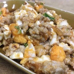 ข้าวราดหมูสับผัดไข่เค็ม