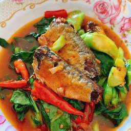 ผัดคะน้าปลากระป๋อง