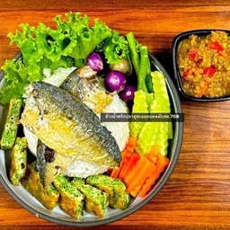 ข้าวน้ำพริกปลาทู+ปลาทูทอด1ตัว+ผักทอด+ผักสด