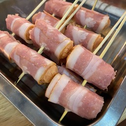 เบคอนพันไส้กรอก