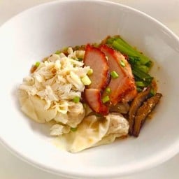 เกี๊ยวหมู หมูแดง ปู เห็ดหอม