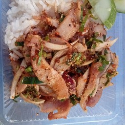 ข้าวน้ำตกหมูย่าง