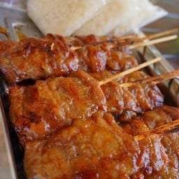 หมูปิ้งลุงชาย ปากซอยร่มเย็นหลังแปดโมงเช้าจะขายหน้าบ้านซ.ร่มเย็น11เลขที่48/13