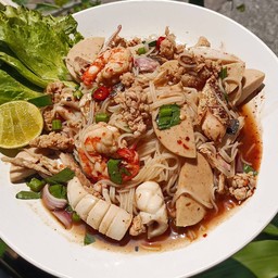 ยำแซ่บครัวลาซาล69(เข้าซอยหลังแรกขวา)