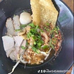 เกี๊ยวหมูต้มยำ