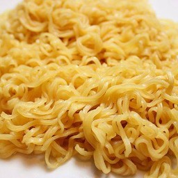 เส้นมาม่าลวก