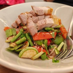 ตำเส้นเล็กหมูกรอบปลาร้า