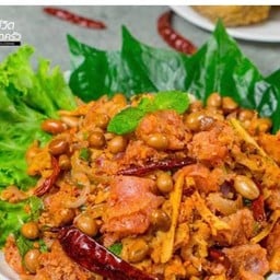 ยำแหนมข้าวทอด