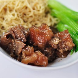 บะหมี่เนื้อตุ๋น