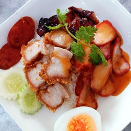 ข้าวหมูแดง + หมูกรอบ