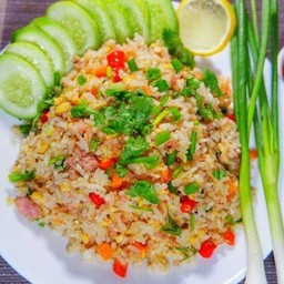 ข้าวผัดแหนม