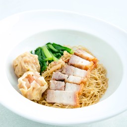 บะหมี่เกี๊ยวหมูกรอบ