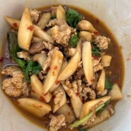 กระเพราเห็ดออรินจิราดข้าว