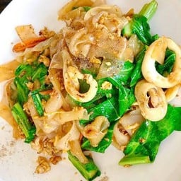 ผัดซีอิ้วปลาหมึก