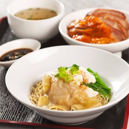 บะหมี่เกี๊ยวจัมโบ้หน้าเนื้อปูทะเล