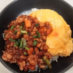 ข้าวไข่ข้นหมูสับผัดซอสมะเขือเทศ