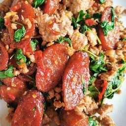 ข้าวกระเพรา หมูเชียง หมูสับ