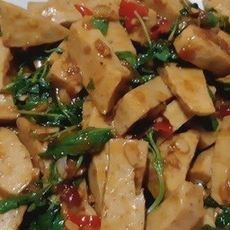 ข้าวกะเพราหมูยอ