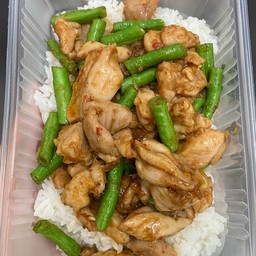 ข้าวผัดพริกแกงไก่