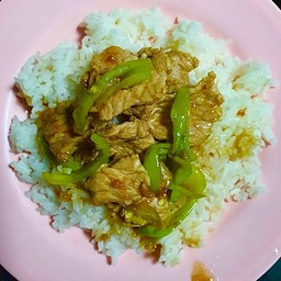 ข้าวหมูผัดพริกหยวก