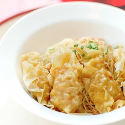 บะหมี่เกี๊ยวจัมโบ้ล้วน