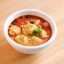 ต้มยำเกี๊ยวกุ้ง