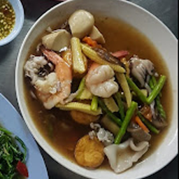 ผัดผักรวมมิตรกุ้ง