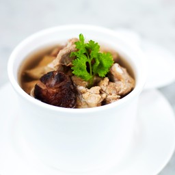 ซุปซี่โครงหมูตุ๋นเห็ดหอม