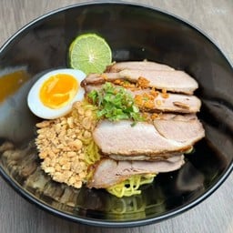 บะหมี่ต้มยำคอหมูย่าง (แห้ง)