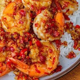 ข้าวราดกุ้งผัดพริกเกลือ