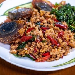 กระเพราไข่เยี่ยวม้า (เป็นกับข้าว)