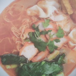 บะหมี่ต้มยำ หมูแดง หมูกรอบ