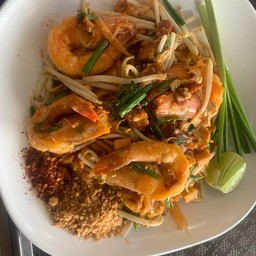 ผัดไทยกุ้งสด