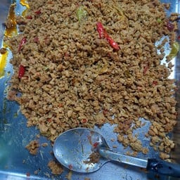 รินน้ำแข็งใส ลูกชิ้นทอด