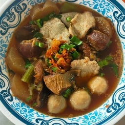 ร้านก๋วยเตี๋ยวหมูตุ๋นนายฮิน