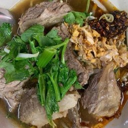 บะหมี่เนื้อตุ๋น