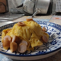 ข้าวไข่ข้นไส้กรอก