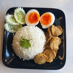 ข้าวไก่ยอทอดไข่ยางมะตูม