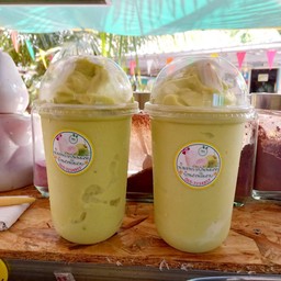 อะโอคาโดมะพร้าวปั่นนมสด