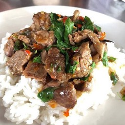 ข้าวราดกะเพราเนื้อ